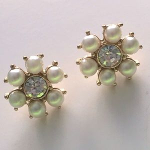 Beautiful pearl flower and crystal earrings